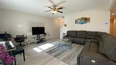 5 bed, 3.0 bath, 2272 sqft, $2,300 — Photo 4