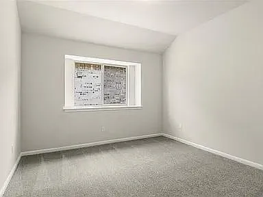 112 Falkland St — Photo 17