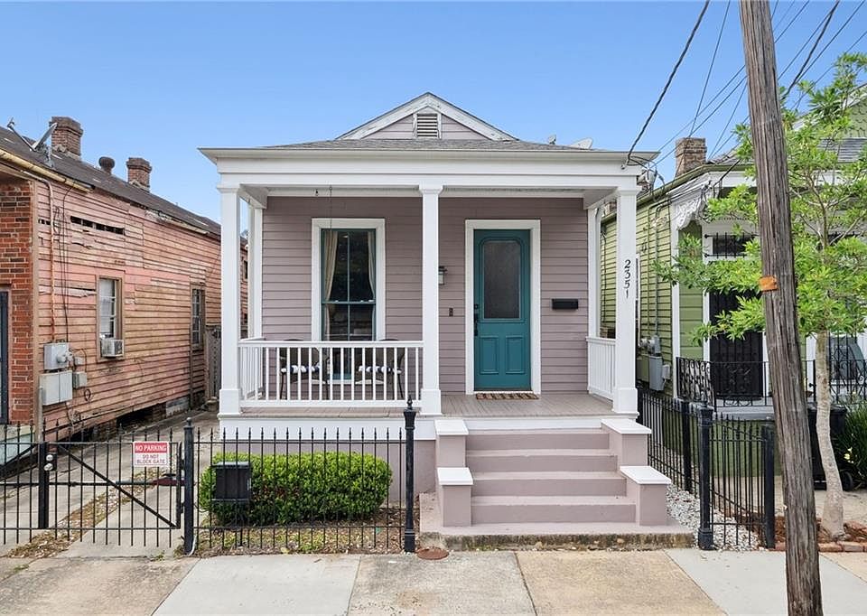 1st image of 2351 Chippewa St