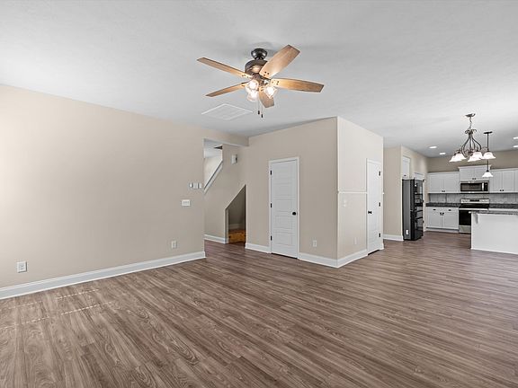 5th image of 123 Pebble Ln