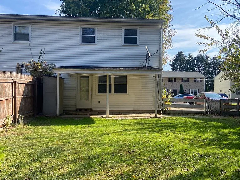 257 W Ridge St — Photo 2