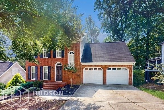 2nd image of 721 Helga Dr NE