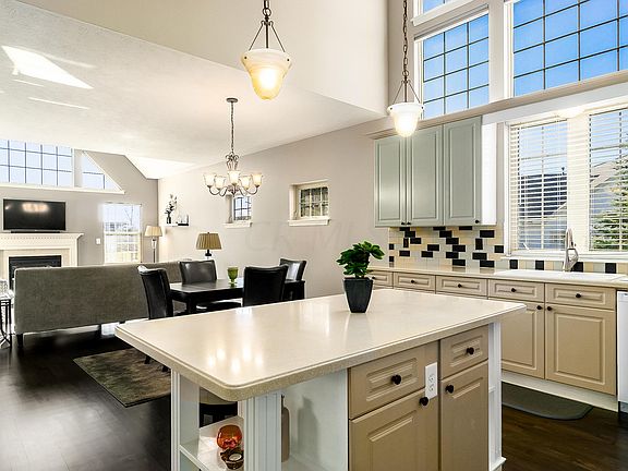 3rd image of 10014 Juliana Cir