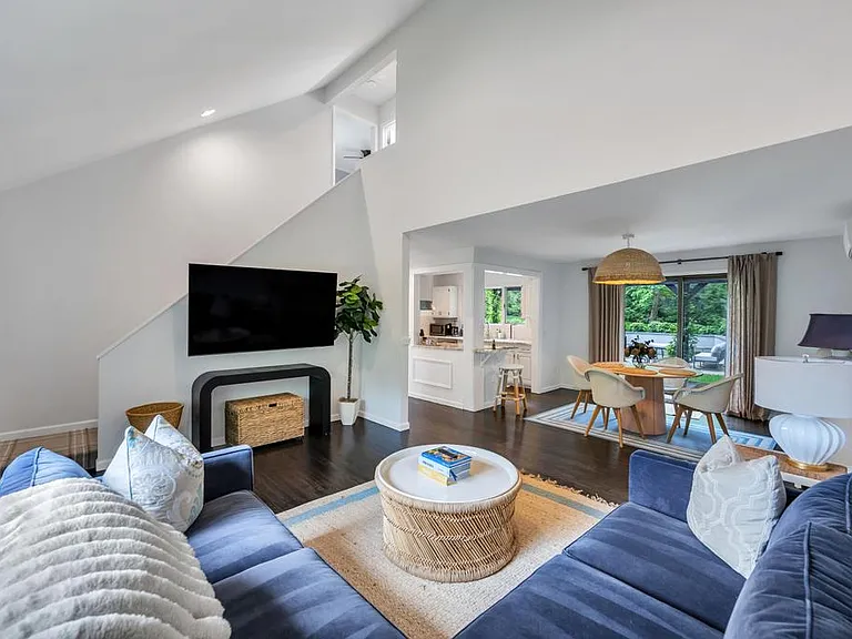 3564 Noyac Rd — Photo 5