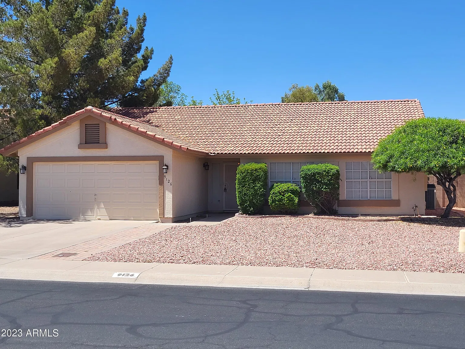 3 bed, 2.0 bath, 1587 sqft, $2,000 — Photo 1