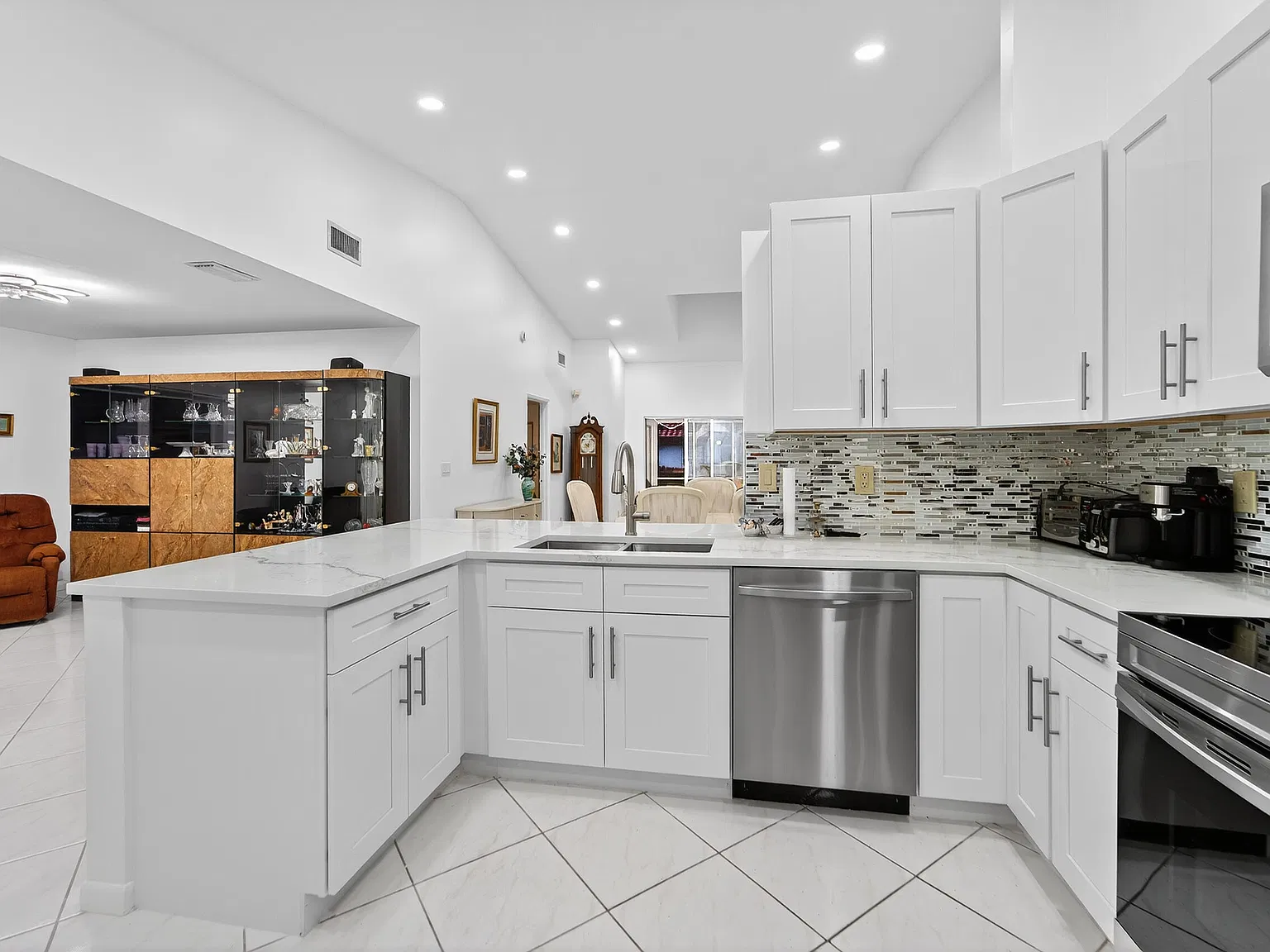 2 bed, 2.0 bath, 1500 sqft, $3,500 — Photo 2