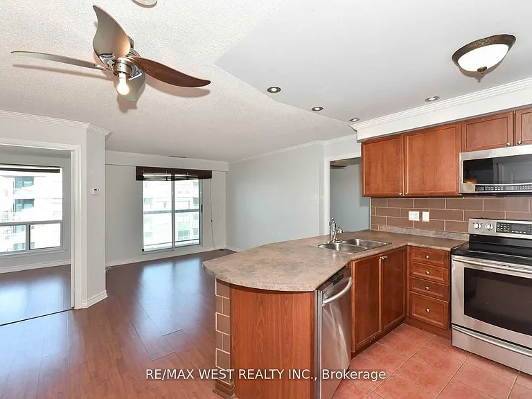 935 Sheppard Ave W #Penthouse 810 — Photo 7