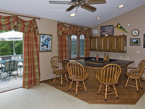 4th image of 7615 Pelham Dr