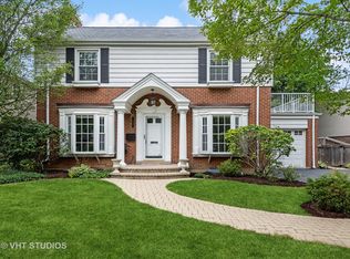 900 Oxford Rd, Deerfield, IL 60015