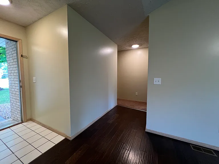 1538 S Saint Marys Ave — Photo 9