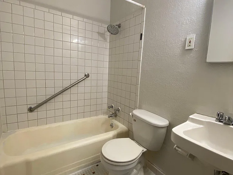 646 22nd Ave NE #8 — Photo 10