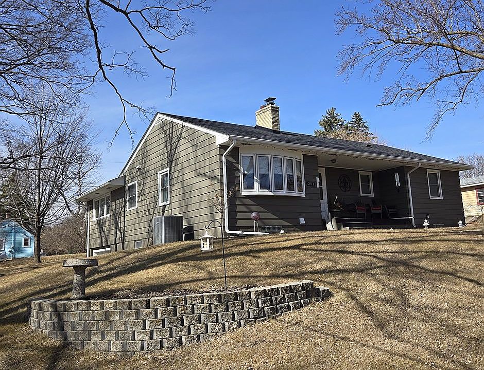 203 N 11th St, Montevideo, MN 56265 Zillow