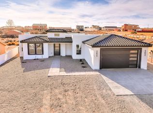 821 9th St NE, Rio Rancho, NM 87124