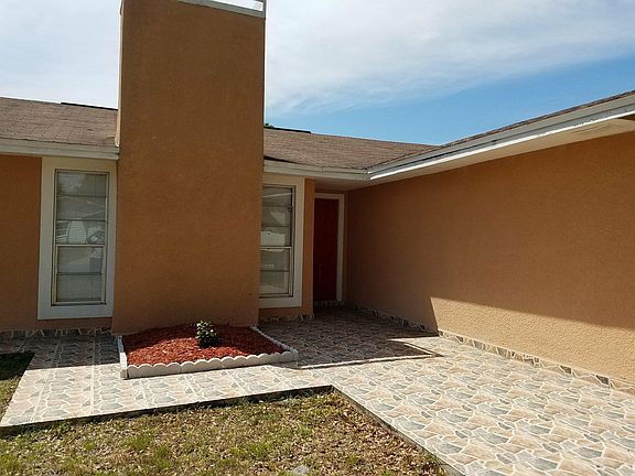 3rd image of 995 Windway Cir