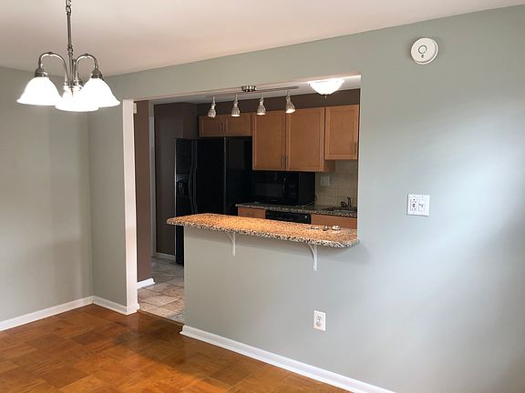 2nd image of 929 Regina Dr