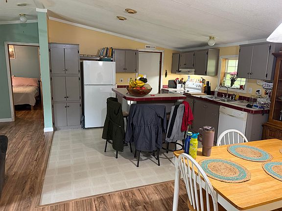 3rd image of 1359 Brockways Mills Road