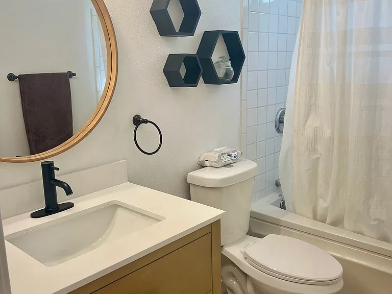 2093 E Greenleaf Ln — Photo 19