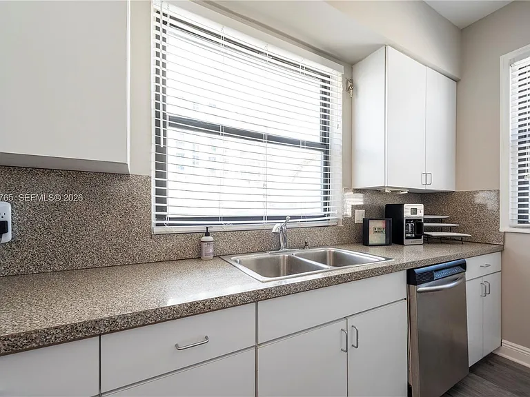 113 S 21st Ave #113 — Photo 9
