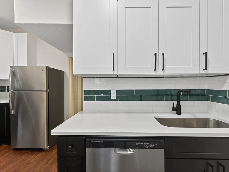 306 12th Ave NE #1 — Photo 18
