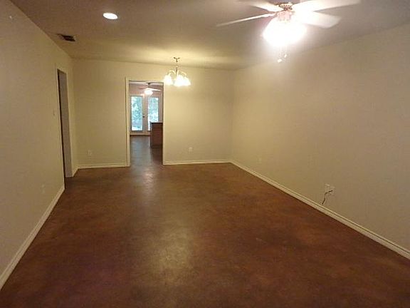 4th image of 2628 Westminster Dr