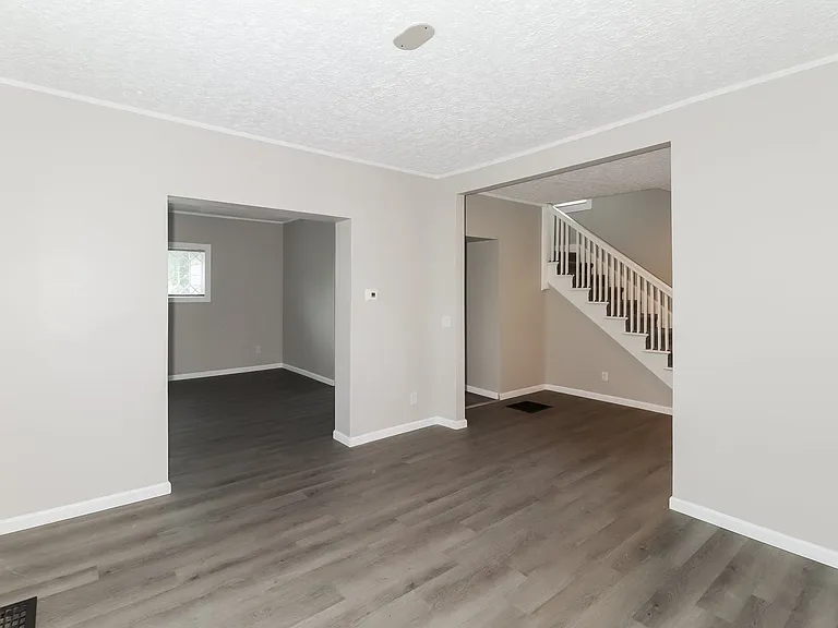 1581032_018_living_room_12935201.jpg
