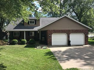 408 E 8th St, Delavan, IL 61734