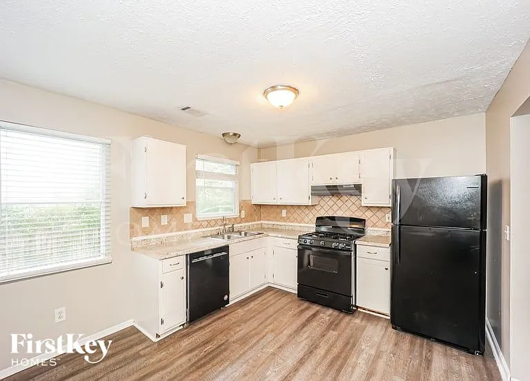 1287 Mill Lake Cir — Photo 6
