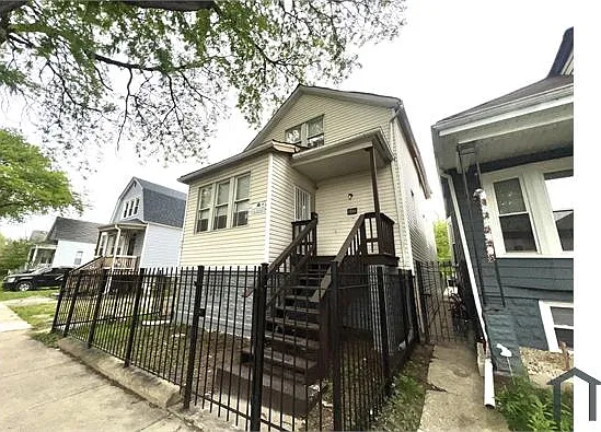 1233 W 71st Pl — Photo 2