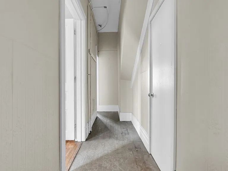 137 N 7th St — Photo 15