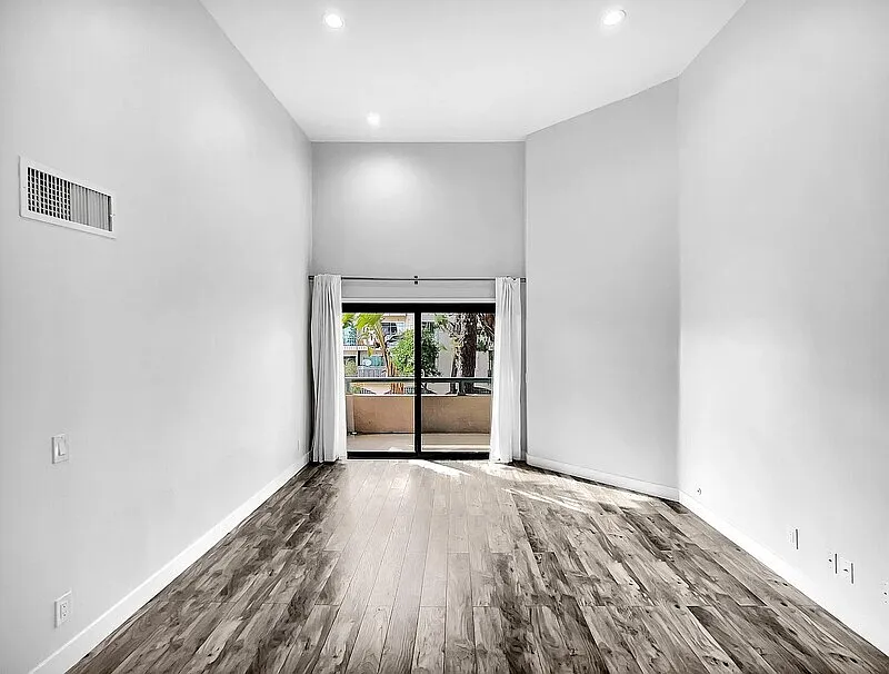 2 bed, 1.0 bath, 890 sqft, $2,252 — Photo 4