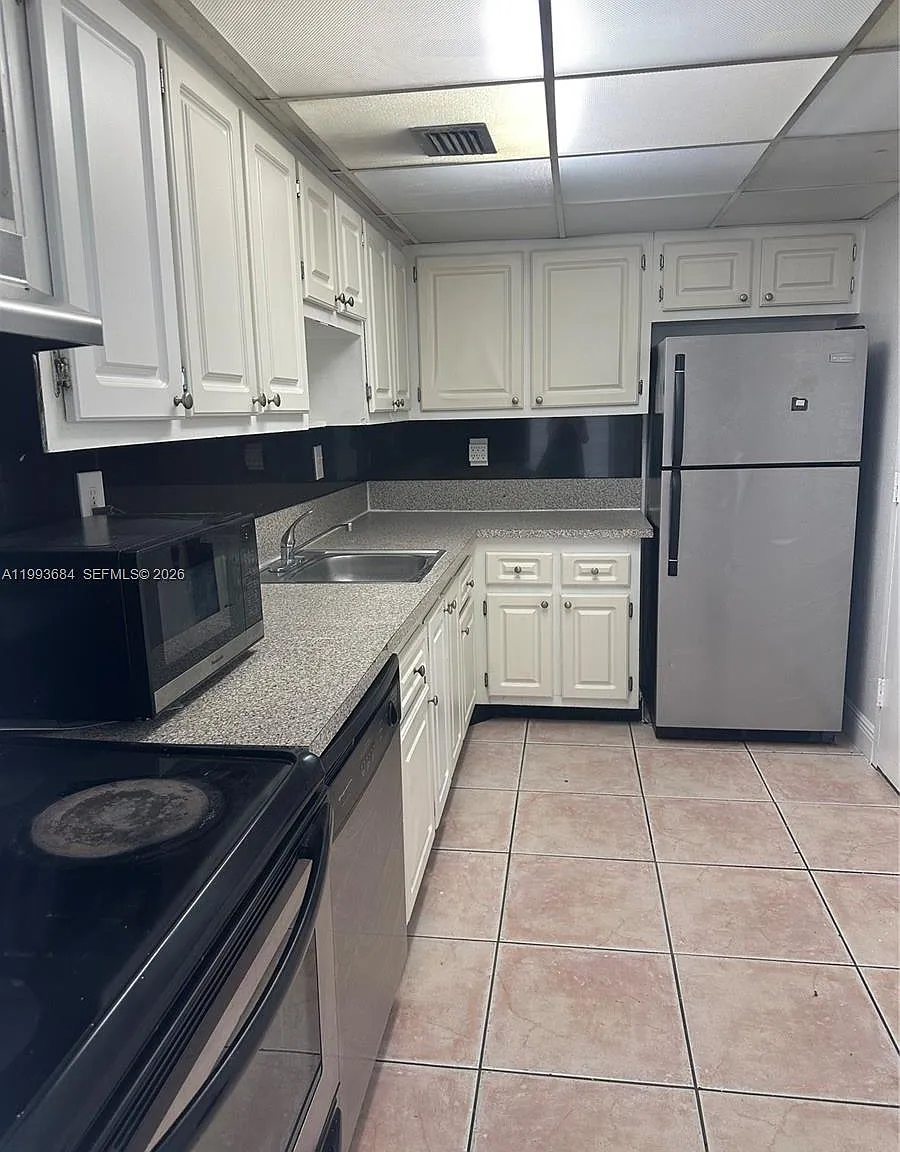 Bayview Palms Condo — Photo 4
