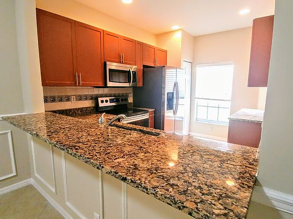 4th image of 6459 Park Lake Cir