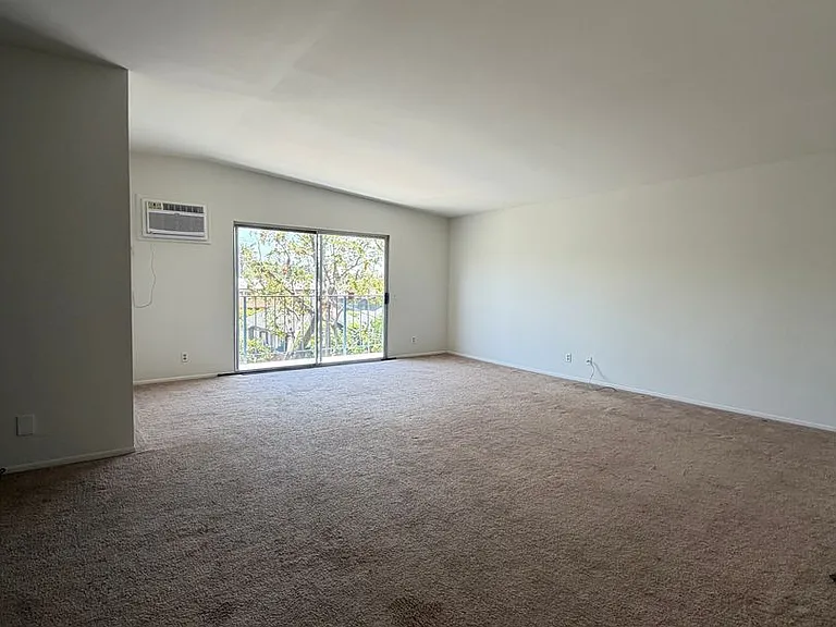 4609 Ellenwood Dr — Photo 1