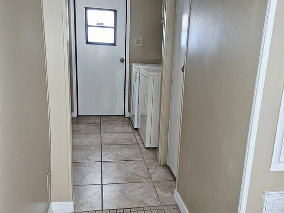 4th image of 213 Laurelcrest Cir