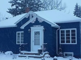 1007 Delano Ave, Walhalla, ND 58282