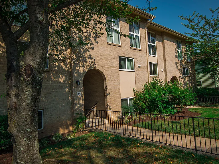 Maplewood Villas Apartments Building Exterior 20