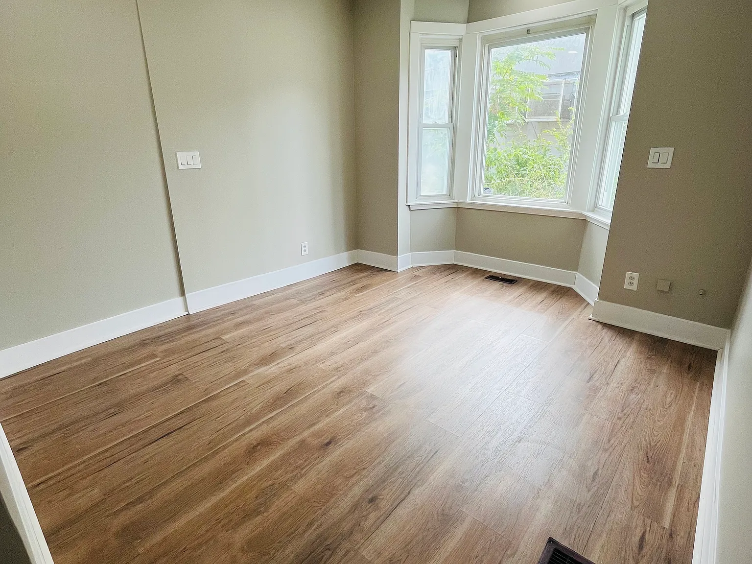 4 bed, 2482 sqft, $1,850 — Photo 4