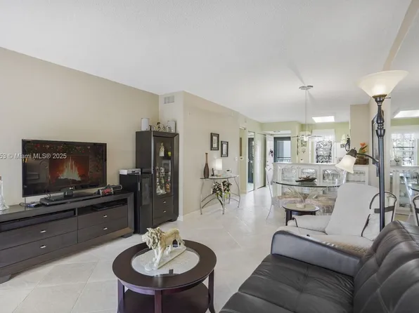 2236 N Cypress Bend Dr APT 314, Pompano Beach, FL 33069