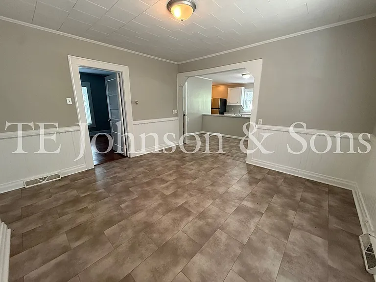 526 Chandler St — Photo 13
