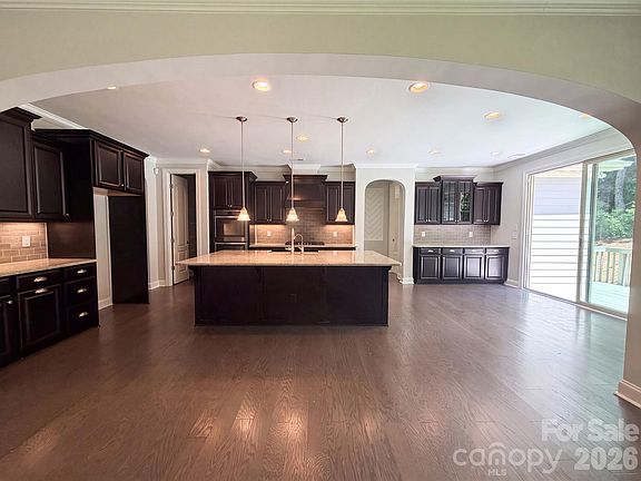 2nd image of 147 Monteray Oaks Cir