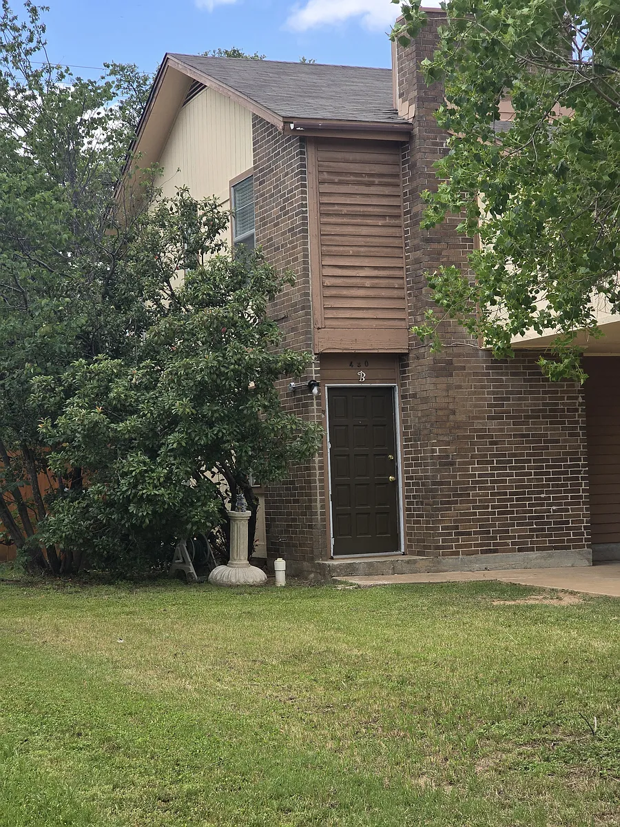 Front - 430 Chisholm Valley Dr #B