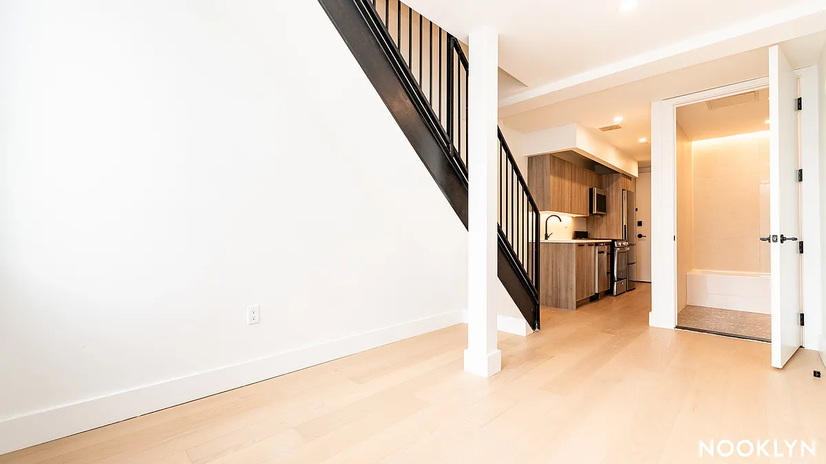 Building Photo - 107 S 6th St #4L