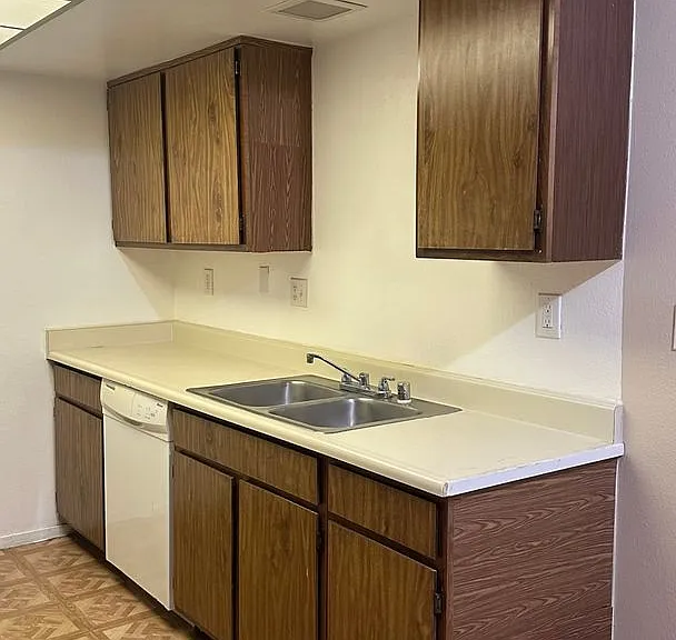 425 N Lamb Blvd #G — Photo 23