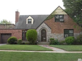 210 Aspen St, Floral Park, NY 11001