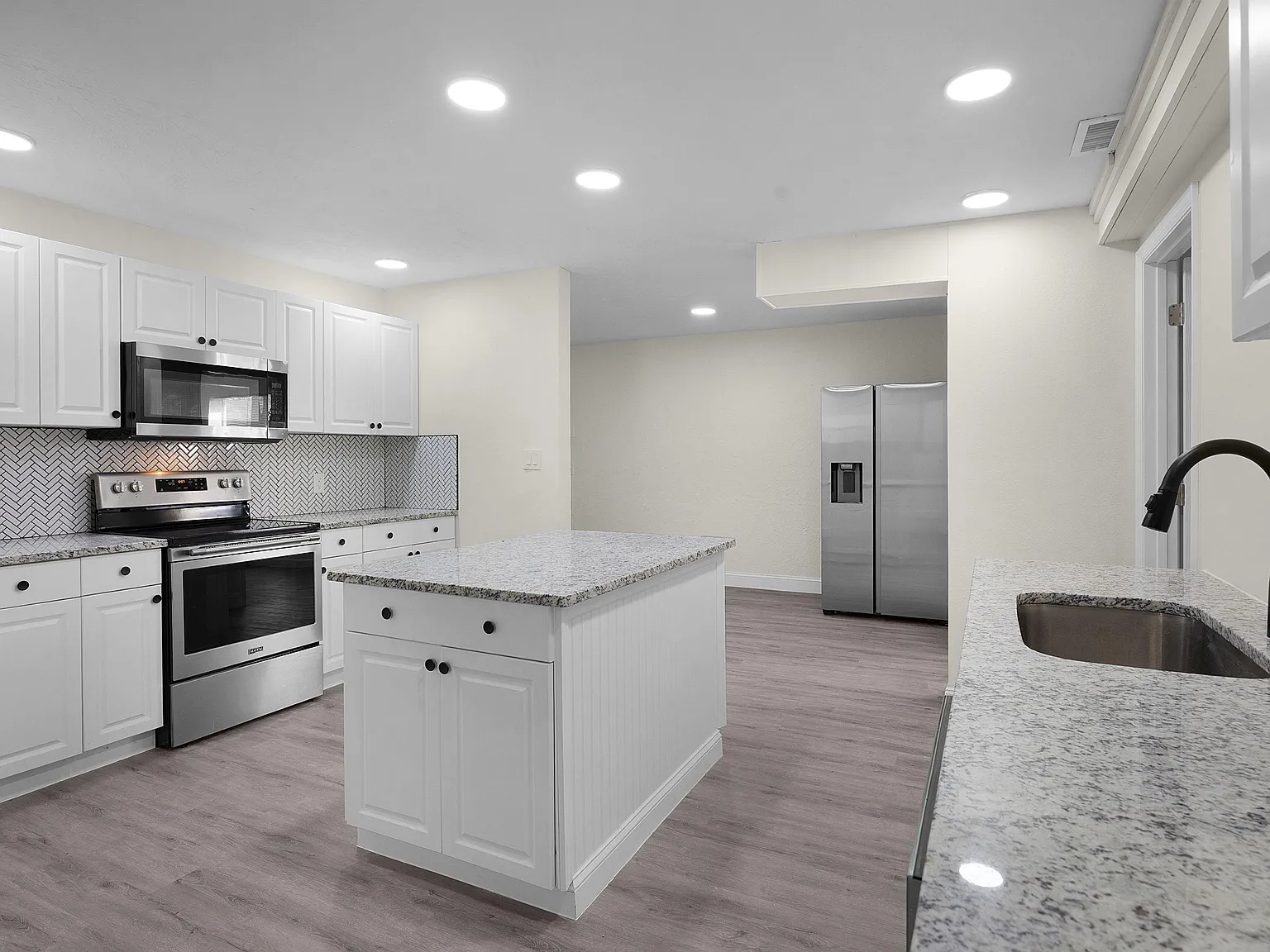 4 bed, 2.0 bath, 1529 sqft, $905 — Photo 3