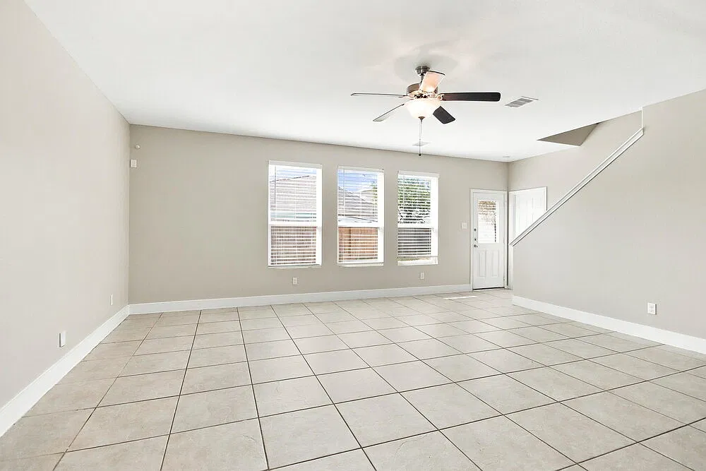 4 bed, 2.5 bath, 2390 sqft, $2,140 — Photo 4