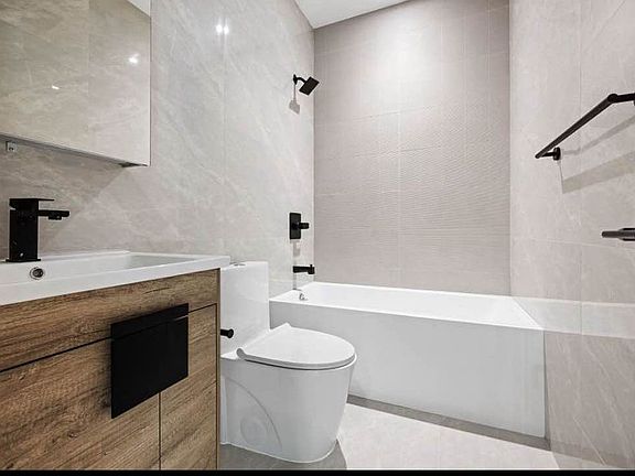 5th image of 363 Hawthorne St #4B