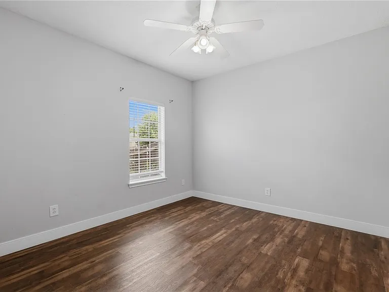 239 Navarro Dr — Photo 11