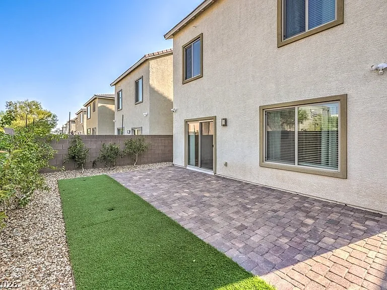 8051 Adelaide Hills St — Photo 38