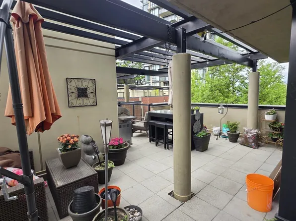 11 E Royal Ave #405, New Westminster, BC V3L 0A9